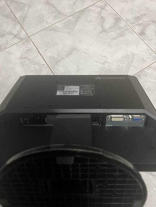 Monitores Gateway MR17V