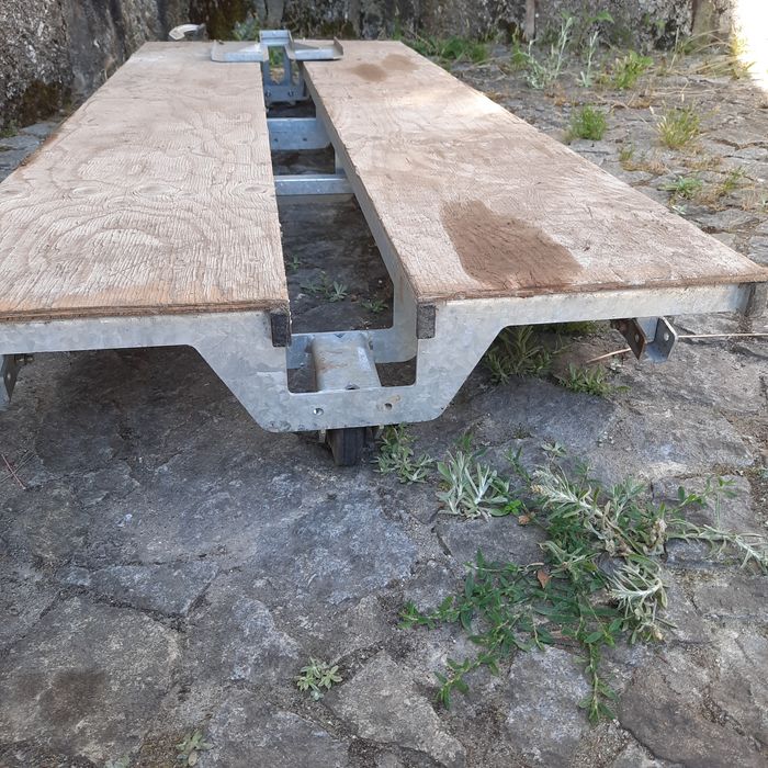 Mesa de trabalho, em bom estado