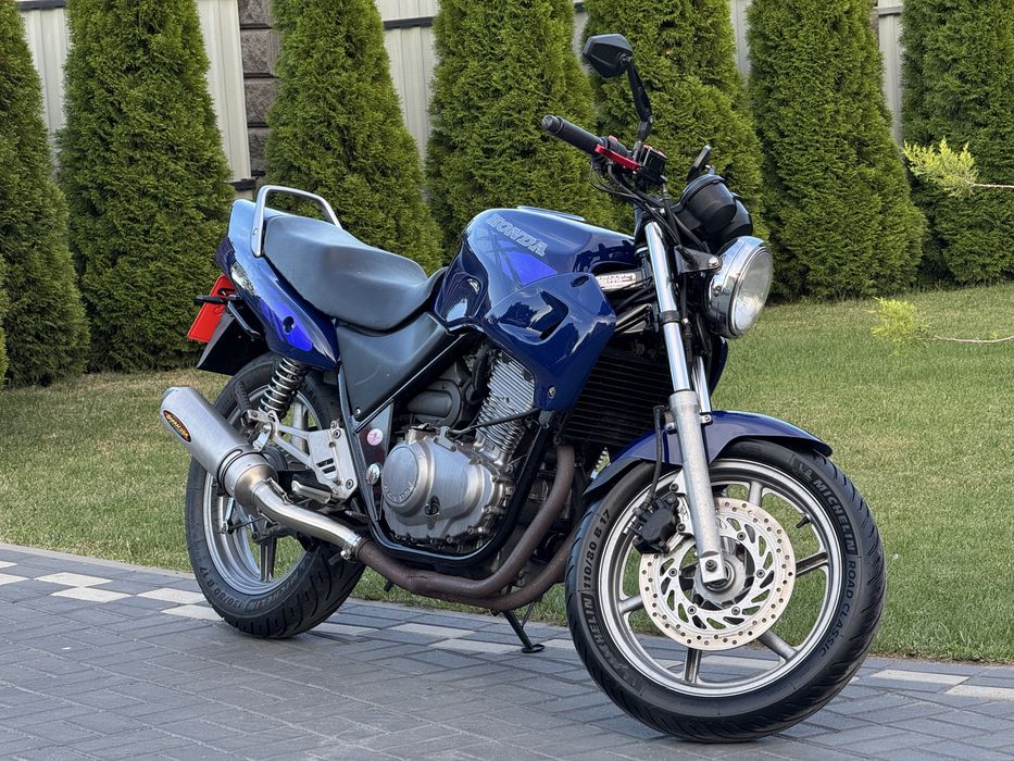 Honda CB-500.