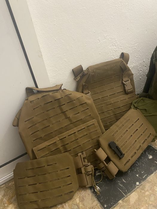 Malas taticas e coletes