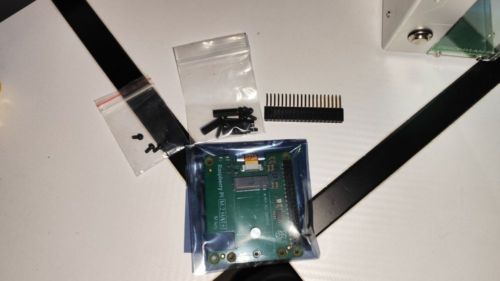 Raspberry Pi M.2 HAT+ - nakładka do dysków NVMe i akcesoriów M.2 do Ra