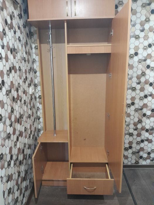 Прихожая с антресолью