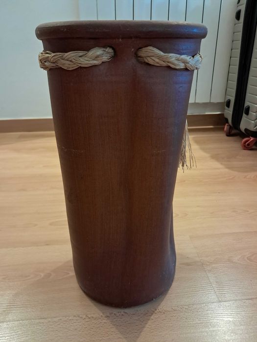 Bengaleiro / Recipiente decorativo artesanal em barro — peça única