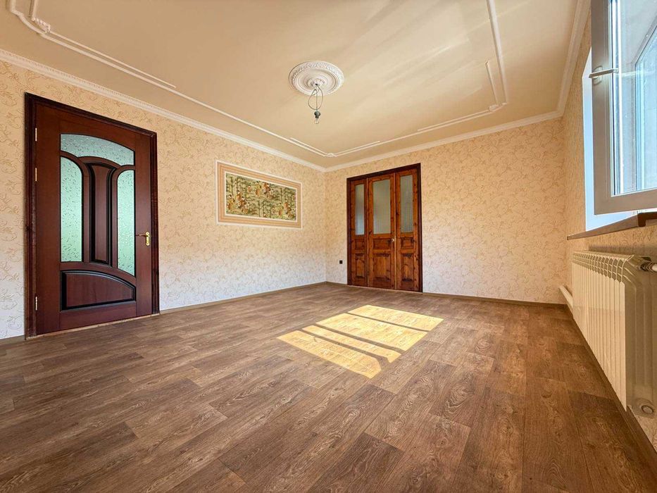 Продаж домоволодіння з двома будинками для великої родини в с. Вергуни