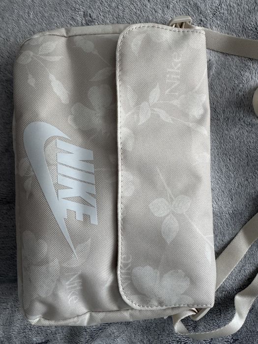 Спортивная женская сумка Nike