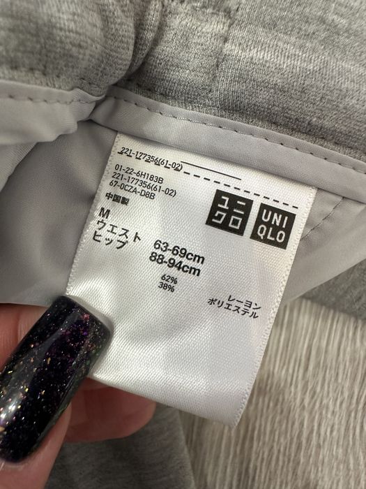 Spodnie ze ściągaczami na dole rozmiar M Uniqlo
