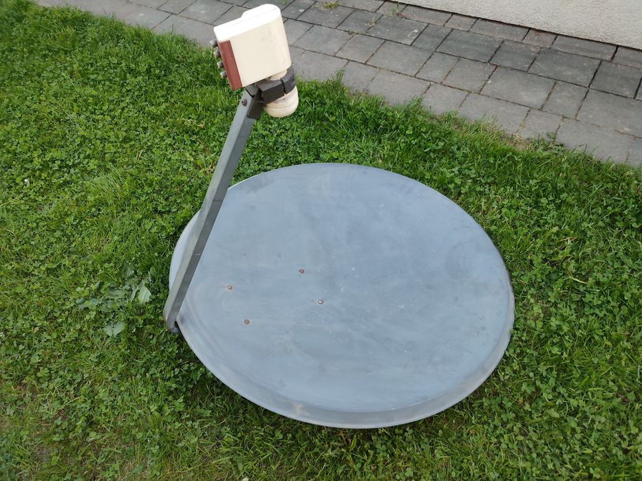 Antena satelitarna z konwerterem