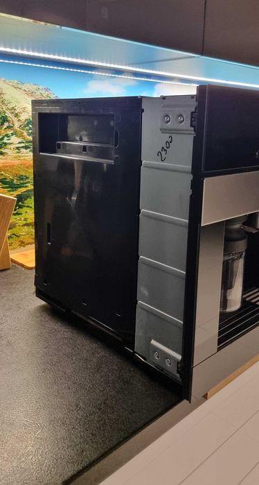 Kawiarka, ekspres do kawy Miele CVA 7845 czarny, przyłącze wody