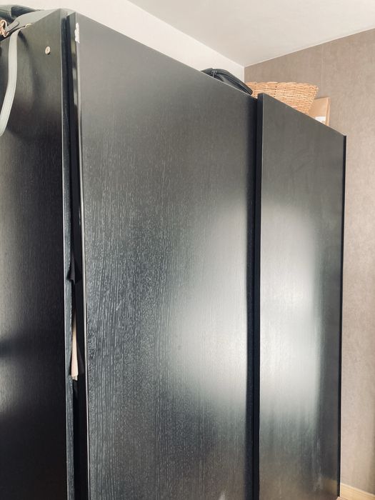 Roupeiro preto portas de correr