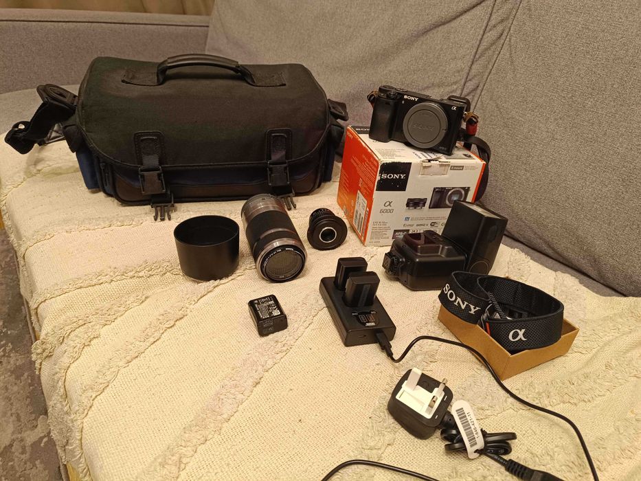 Zestaw Sony a6000 + 2 obiektywy + 3 baterie z ładowarką i więcej!