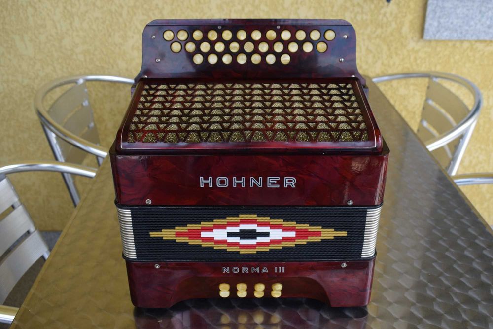 Hohner Norma III 3 voz Fa# La3 Re#