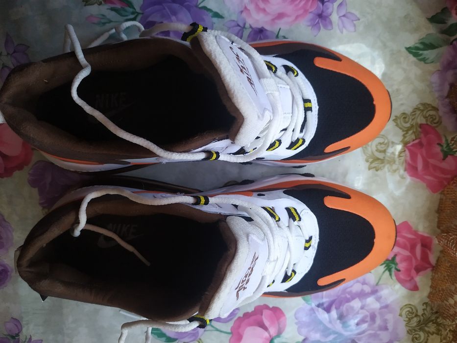 Продаю кроссовки Adidas React