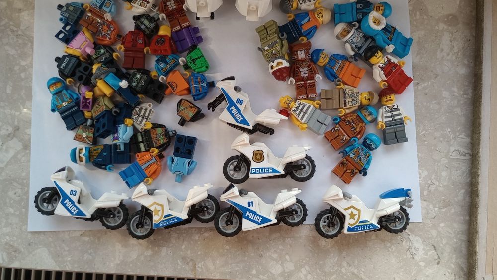 Mix figurek Lego + motory policyjne Lego