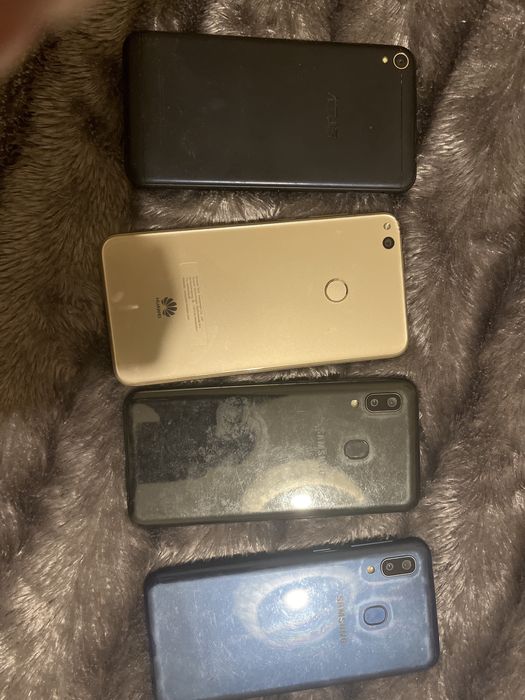 Vende se 4 telefones