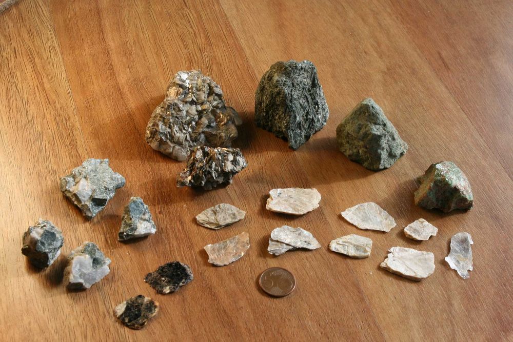Minerais Moscovite, biotite, clorite, fuchsite e actinolite inc. envio