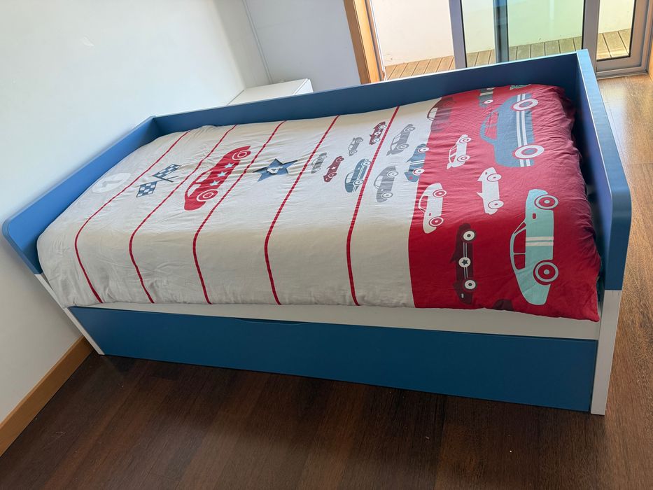 Cama dupla de solteiro