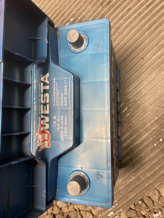 Акамуляторна батарея на авто