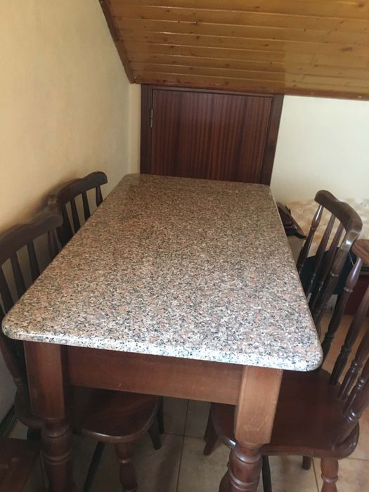 Mesa com 4 cadeiras