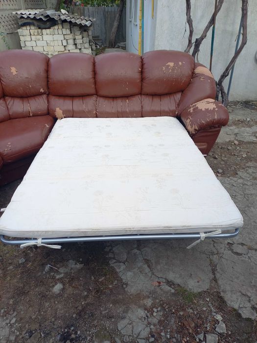 Продам диван уголок (дермантин)