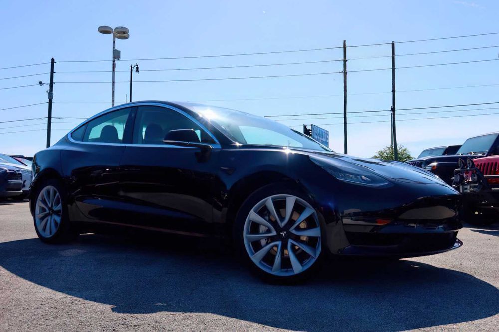 Tesla Model 3      2019