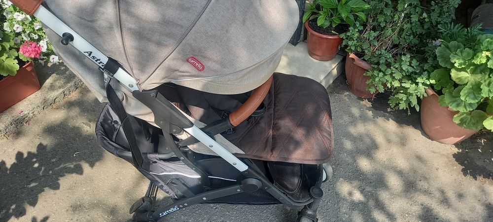 прогулянкова коляска моделі Carrello Astra.