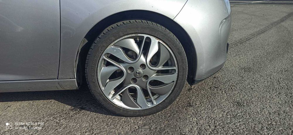 Автомобіль Рено зоє