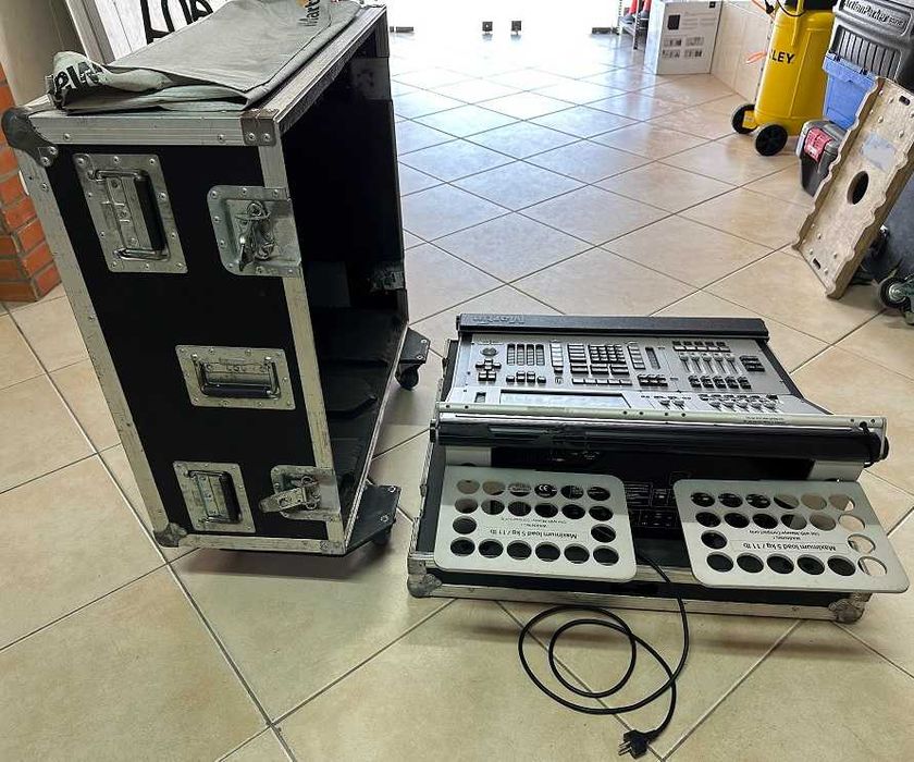 Mesa de Luz de controle até 16.384 máquinas, tem Kit instalado