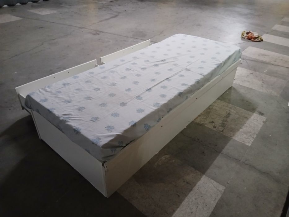 Cama solteiro com 2 gavetões