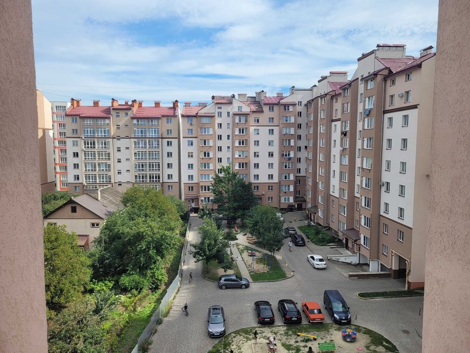 2 рівнева квартира біля Метро.