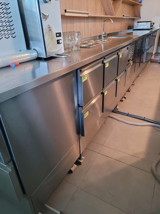 Meble i regały ze stali nierdzewnej gastronomia stoły chłodnicze