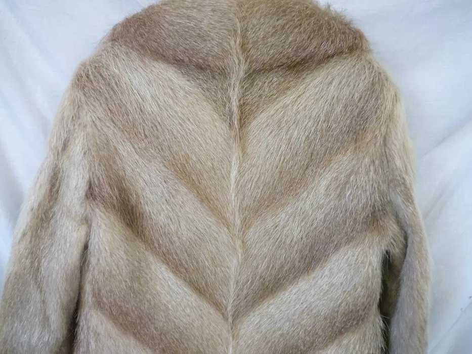 Casaco comprido em pelo natural