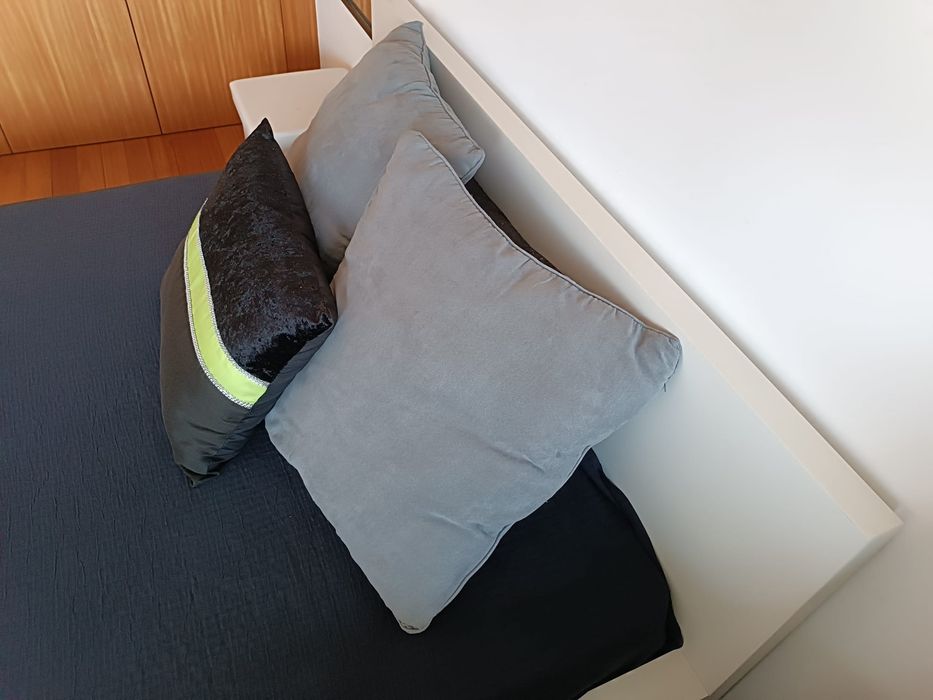 Estrutura de Cama de Casal IKEA MALM (140x190) + estrado - Já desmontada.