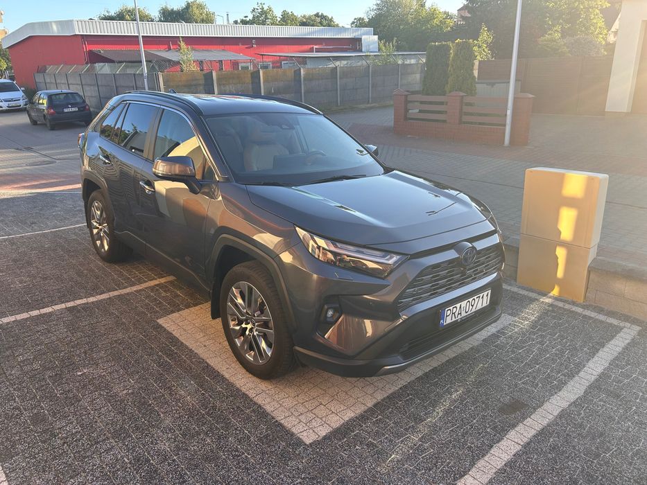 Piękna Toyota Rav4 executive 2023 rok 2,5 hybrid
