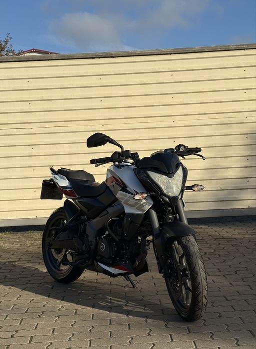 bajaj  pulsar ns200