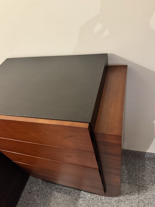 Camiseiro em madeira