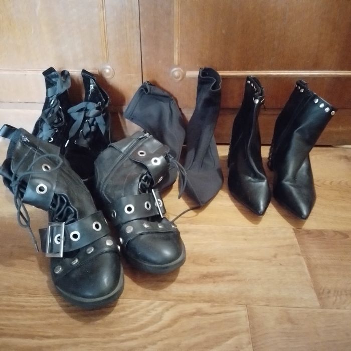 Лот жіночого взуття 3 пари.