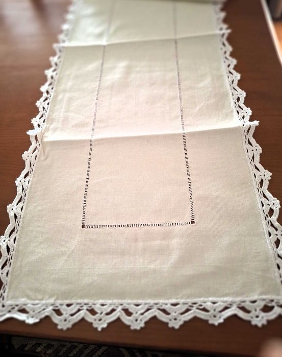 Conjunto de quarto em linho com renda branca