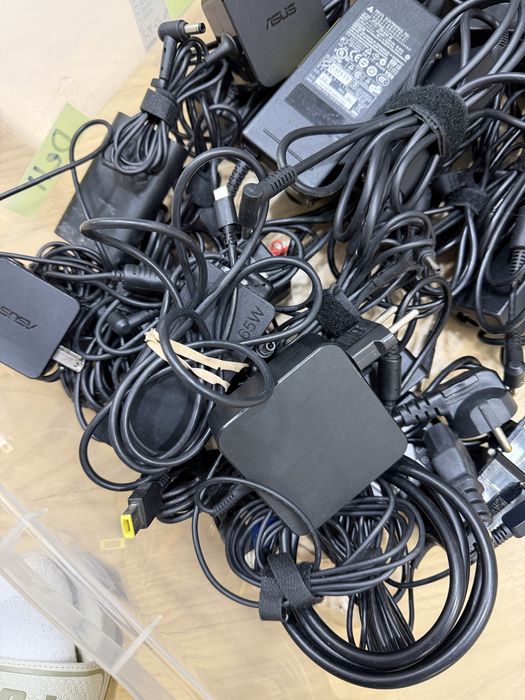 Продам зарядные устройства для ноутбуков