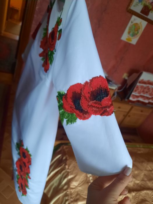 Атласне плаття вишите бісером
