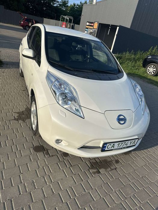 Продам Nissan Leaf