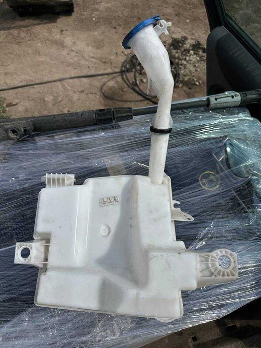 Бачок омивача вікон bv61-17b613-ac форд фокус мк3