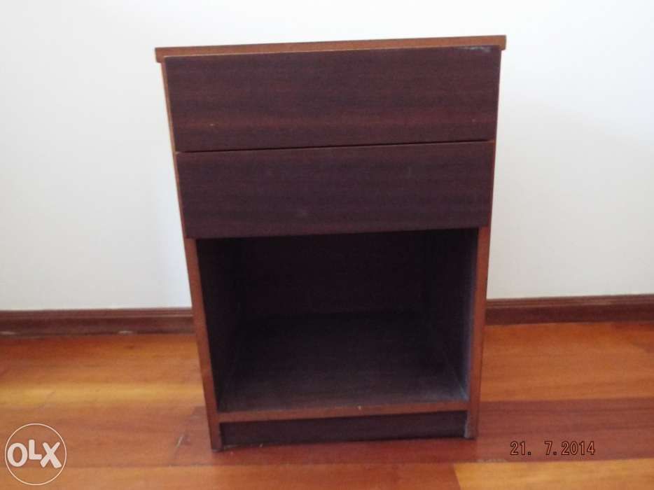 Mesa de cabeceira para restaurar