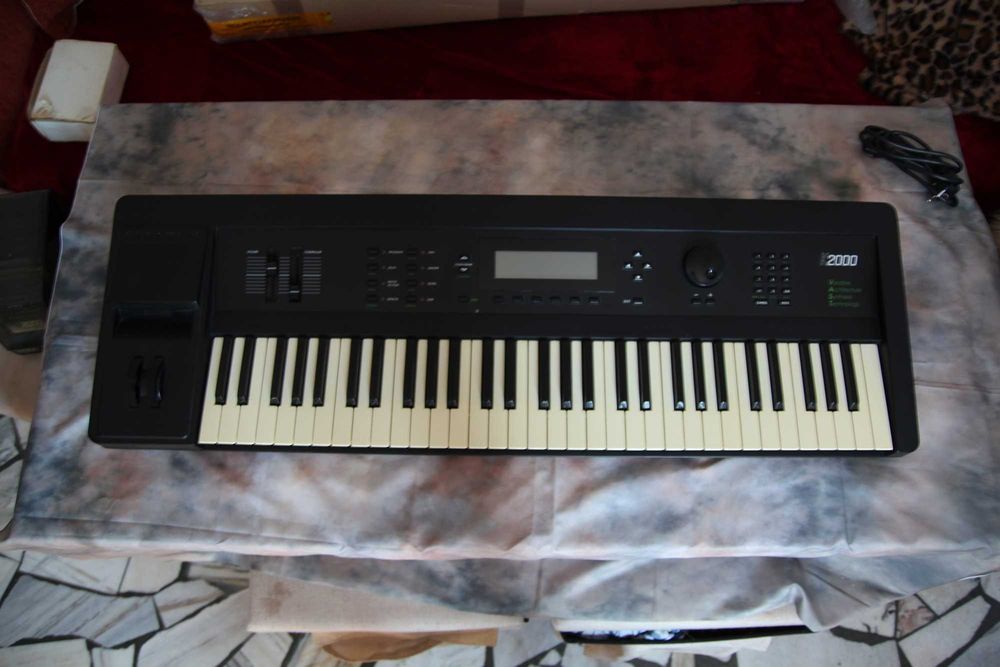Syntezator Kurzweil k2000
