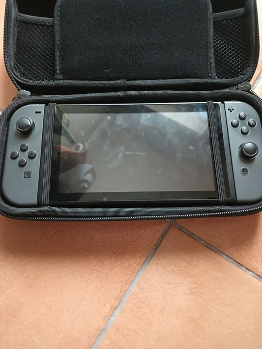 Nintendo Switch com acessórios e jogos
