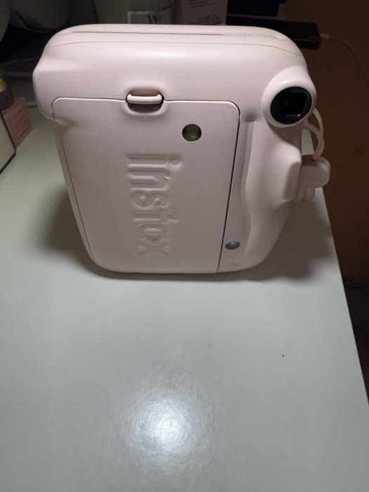 Продам фотоапарат Instax Mini 11