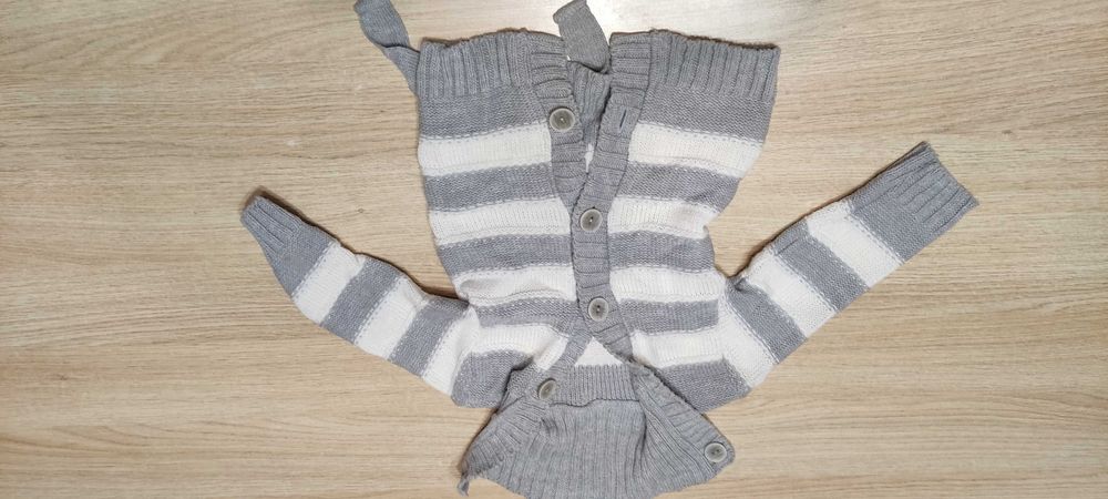 sweter na guziczki