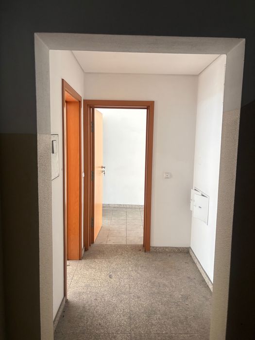 Arrendo prédio com 8 salas