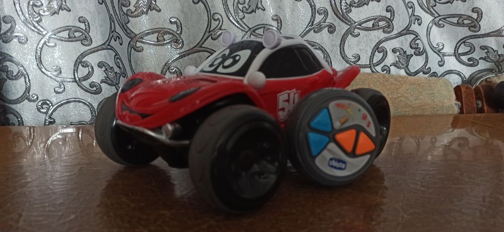 Продам машинку на радіокеруванні Chicco