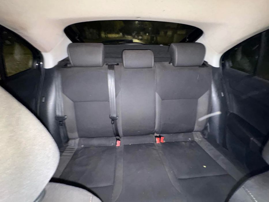 Vendo Skoda 1.6 muito bom de pintura e chapa