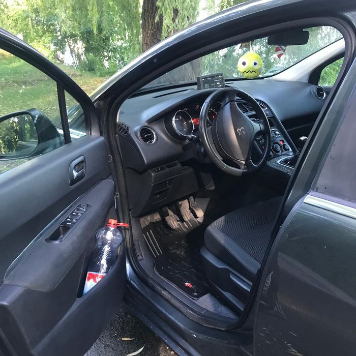 Пежо 5008 2014 року у відмінному стані